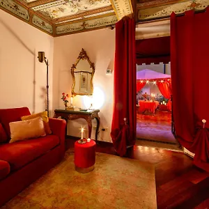 House Of Magic - Due Torri , Bologna Italy